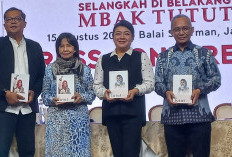 Buku Bongkar Sang Putri Orde Baru: Selangkah di Belakang Mbak Tutut