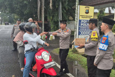 Polsek Bukit Intan Berbagi Takjil