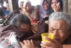 Kapal Karam Nelayan Pulau Tujuh Terapung di Perairan Belinyu