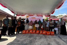 LAZISMU Babel Serahkan Puluhan Paket Sembako