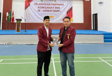 Serahkan Buku Kepada PK IMM Se-Unmuh Babel