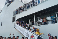 KRI Semarang-594 TNI AL Tiba di Belinyu, Bawa 1.239 Pemudik Gratis