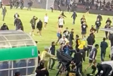 Ricuh! Oknum Bobotoh Marangsek ke Lapangan