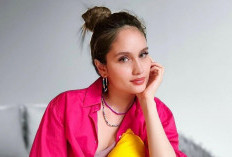 Cinta Laura Meditasi di Thailand