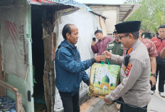 Kapolresta Bagikan Sembako Door to Door
