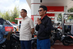 Gara-gara Omongan Bahlil, Antrian Panjang Warga di SPBU Karena Panik