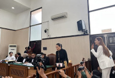 Keluarga dan Sahabat Ikut Datang