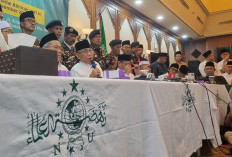 Gus Yahya Tetap Bertahan