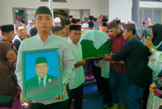 Ribuan Warga Antar Jenazah Tarmizi Saat ke Pemakaman 