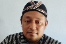 Bendera dalam Secangkir Kopi dan Kue