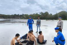 Pengunjung Pantai Diminta Waspada Gelombang Tinggi