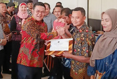 Bupati Riza Herdavid Buka Pembinaan Paralegal Posbankum