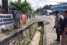 Bawaslu Belitung Turunkan Spanduk Bermuatan SARA 