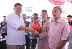 Gubernur Buka Pasar Murah dan Bagikan Sembako