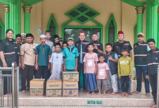 Komunitas NXR Babel Bagikan Takjil