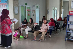 Pasien Antri di Kriopanting Dapatkan Edukasi Kepiting