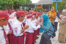 Pj Ketua TP PKK Kota Tinjau Pemberian Vaksin HPV