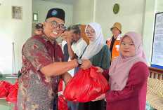 Lazismu Bangka Salurkan 42 Paket Sembako untuk Warga & Guru AUM