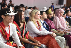 Puncak Apresiasi FHI 2025: Kemendikdasmen Beri Penghargaan WNA Mahir dan Kreatif Berbahasa Indonesia