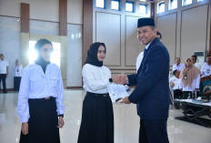 Pj Bupati Bangka Serahkan SK CPNS