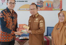 Semangat Literasi Bangka Tengah Tumbuh Lewat Sosialisasi Menulis Bersama Ko Toni