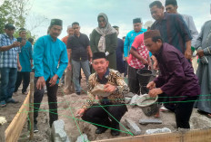 Mulkan Letakkan Batu Pertama Ponpes Darul Musthofa Tanjung Ratu