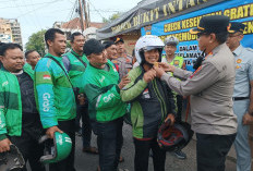Polresta Bagi bagi Helm Gratis