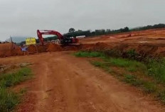 Alat Berat Perusahaan Sawit Rusak Jalan, Warga Ngadu ke Polda Babel