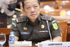 Kehidupan Eks Jampidsus Terus Dikuliti, Istrinya Juga Jaksa