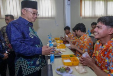 Mendikdasmen Abdul Mu'ti Sebut Program Makan Siang Gratis Jadi Pendidikan Karakter