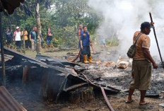 Rumah Nek Sotna Ludes Terbakar 