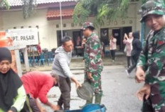 Tim Gabungan Bersihkan Sampah Pasar Mentok