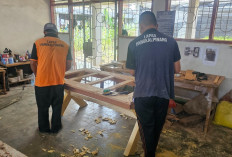 Warga Binaan Lapas Produksi Meja Makan