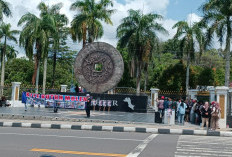 Molen Fans Club Gelar Aksi di Tugu Nol Kilometer