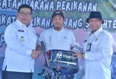 PJ Bupati Haris Serahkan Bantuan Sarana Perikanan untuk KUB & Pokdakan