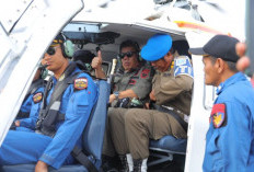 Gubernur Tinjau Pulau Terpencil dengan Helikopter