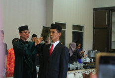 Bupati Markus Lantik Direktur PDAM Sejiran Setason