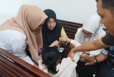 Terdakwa Trie Lius Putri Sujud Minta Maaf ke Dokter Della