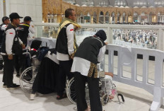 Jemaah Haji yang Tak Pernah ke Masjidil Haram, Difasilitasi PPIH, Berdoa Depan Ka'bah