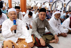 Pj Bupati Bersama Ribuan Warga Sholat Idul Adha di Masjid Agung Sungailiat 