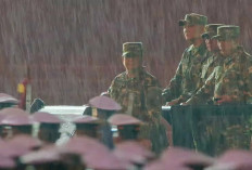  Prabowo Pimpin Parade Senja di Tengah Hujan Lebat 