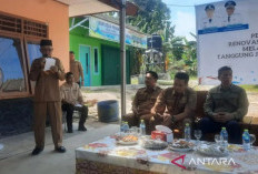 Wabup Yus Derahman Serahkan Lima Rumah Layak Huni di Desa Cupat