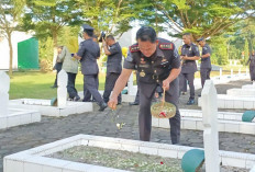 Lapas Berziarah dan Tabur Bunga di TMP Pawitralaya