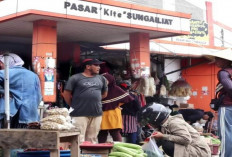 Harga Bawang Melonjak di Pasar Kite Sungailiat 