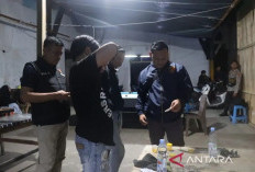 Warga Nongkrong Malam Hari Dites Urine