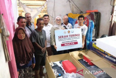 Melati Serahkan Mesin Kapal untuk Nelayan Toboali