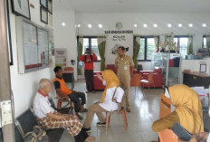 Dinsos Bangka Kembalikan Kakek yang Ditemukan Terlantar di Kebun ke Pihak Keluarga  