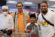 PLN Babel Belanja Bersama Anak Yatim Dhuafa 