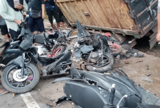 Laka Maut, Lagi Nongkrong Pinggir Jalan, Dihajar Truk, 2 Tewas, 1 Kritis, 2 Luka-luka
