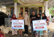 Anggota DPR RI Salurkan Bantuan PIP untuk 866 Siswa